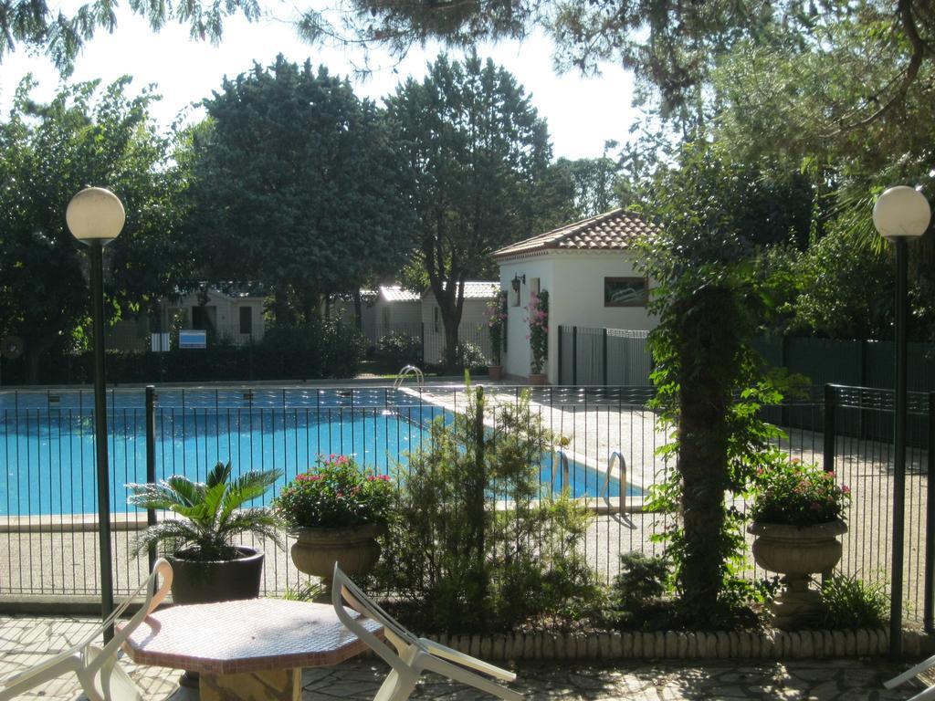 Camping Le Rebau Montblanc Exterior foto
